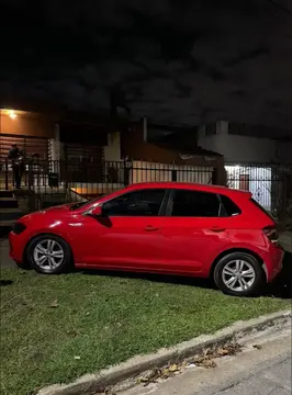 Volkswagen Polo 5P Comfortline usado (2020) color Rojo Tornado financiado en cuotas(anticipo $4.000.000)