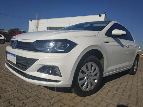 foto Volkswagen Polo 5P Trendline usado (2020) color Blanco precio $6.000.000