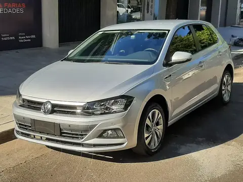 Volkswagen Polo 5P Comfortline usado (2018) color Gris financiado en cuotas(anticipo $2.000.000 cuotas desde $220.000)