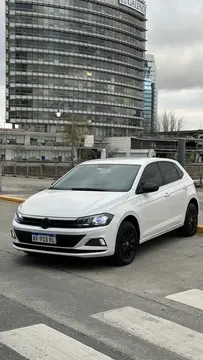 Volkswagen Polo 5P Trendline usado (2023) color Blanco Cristal financiado en cuotas(anticipo $3.999.999 cuotas desde $279.999)