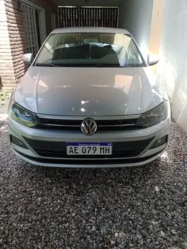 Volkswagen Polo 5P Comfortline usado (2019) color Gris financiado en cuotas(anticipo $1.600.000 cuotas desde $225.000)