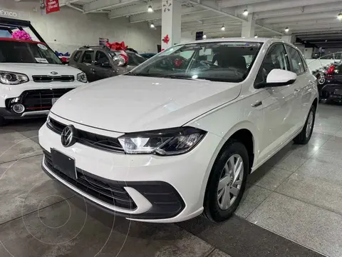 Volkswagen Polo Hatchback Comfortline usado (2024) color Blanco precio $360,000