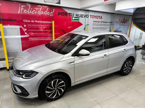 Volkswagen Polo Hatchback Highline usado (2024) color Plata financiado en mensualidades(enganche $73,700 mensualidades desde $7,270)