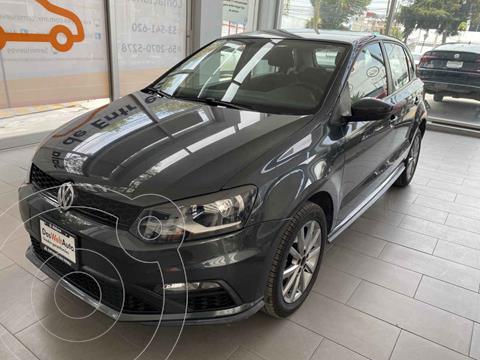foto Volkswagen Polo Hatchback Comfortline Plus Tiptronic usado (2020) color Gris precio $240,000