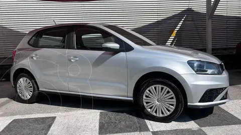 Volkswagen Polo Hatchback Comfortline Plus usado (2022) color plateado precio $249,000