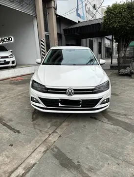 Volkswagen Polo Comfortline usado (2019) color Blanco financiado en cuotas(anticipo $2.000.000 cuotas desde $250.000)