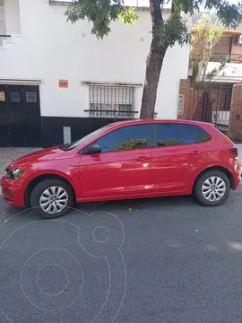 Volkswagen Polo Comfortline usado (2023) color Rojo Flash precio $23.000.000