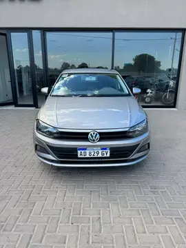 Volkswagen Polo Comfortline usado (2019) color Gris financiado en cuotas(anticipo $2.500.000 cuotas desde $199.000)