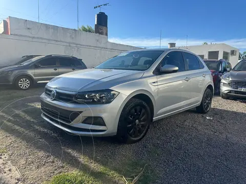 Volkswagen Polo Comfortline usado (2019) color Gris financiado en cuotas(anticipo $2.000.000 cuotas desde $220.000)