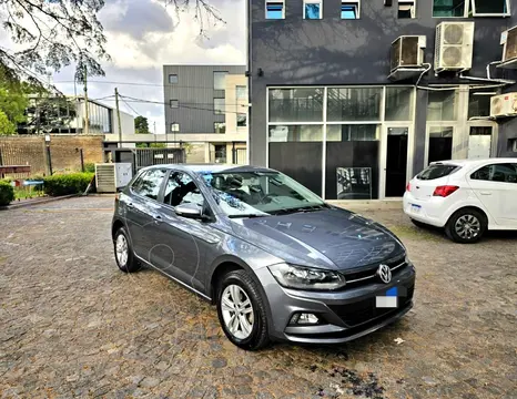 Volkswagen Polo Comfortline usado (2018) color Gris financiado en cuotas(anticipo $10.000.000 cuotas desde $600.000)