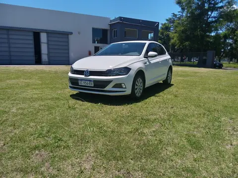 Volkswagen Polo Classic 1.6 Trendline usado (2018) color Blanco precio $17.500.000