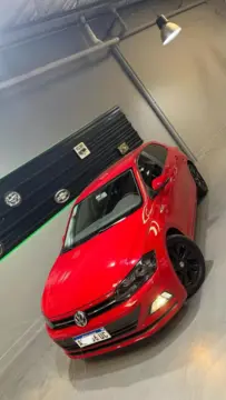 Volkswagen Polo Comfortline usado (2020) color Rojo Flash financiado en cuotas(anticipo $3.500.000)