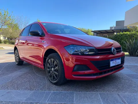 Volkswagen Polo Comfortline usado (2018) color Rojo Flash precio $8.300.000