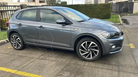 Volkswagen Polo  1.6 Highline Aut usado (2022) color Gris precio $13.800.000