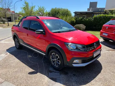 Volkswagen Saveiro 1.6 Cross usado (2017) color Rojo Flash precio $8.800.000