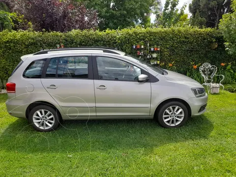Volkswagen Suran 1.6 Trendline usado (2016) color Plata Reflex precio $14.800.000