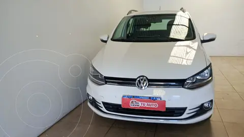 Volkswagen Suran 1.6 Highline usado (2017) color Blanco Cristal financiado en cuotas(anticipo $7.000.000 cuotas desde $218.750)