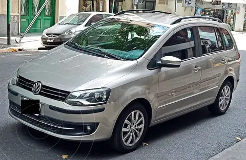 Volkswagen Suran Cross 1.6 Highline usado (2015) color Gris financiado en cuotas(anticipo $2.895.431 cuotas desde $200.000)