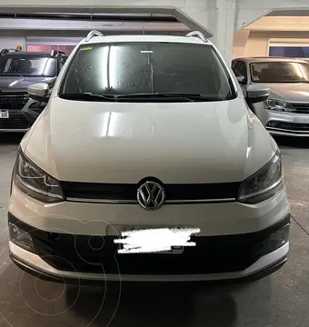 Volkswagen Suran Cross 1.6 Highline usado (2015) color Blanco precio $16.700.000
