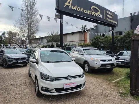 Volkswagen Suran SURAN 1.6 HIGHLINE     L/15 I.MOT usado (2015) color Blanco precio u$s12.000