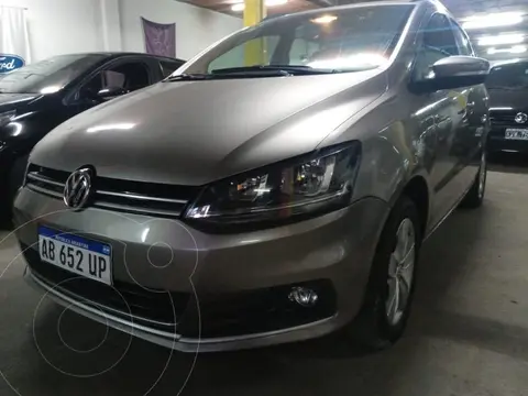 foto Volkswagen Suran 1.6 Highline usado (2017) color Gris precio u$s12.900