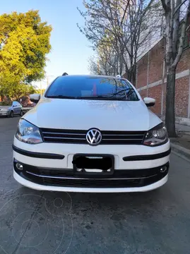 Volkswagen Suran 1.6 Highline usado (2014) color Blanco precio $2.450.000