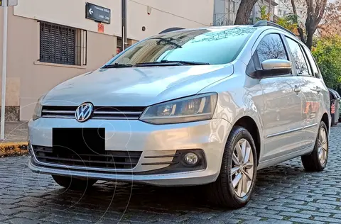 Volkswagen Suran 1.6 Highline usado (2017) color Gris precio $14.500.000