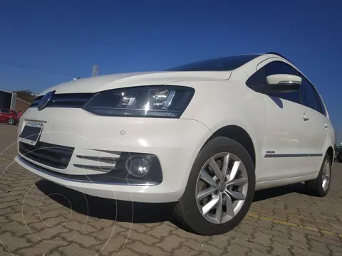 Volkswagen Suran 1.6 Highline usado (2015) color Blanco Cristal precio $4.500.000
