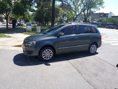 Volkswagen Suran 1.6 Highline usado (2013) color Gris Vulcano financiado en cuotas(anticipo $7.500.000)