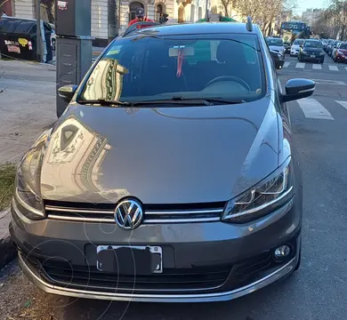 Volkswagen Suran 1.6 Trendline usado (2015) color Gris Oscuro precio $15.100.000