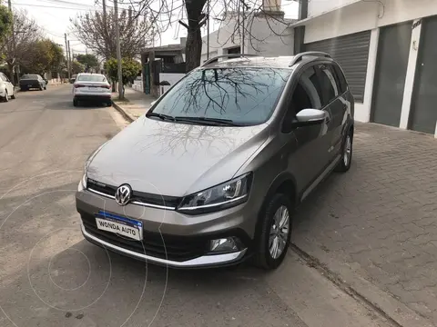 Volkswagen Suran SURAN CROSS 1.6 HIGHLINE L/15 usado (2017) color Dorado precio $18.000.000