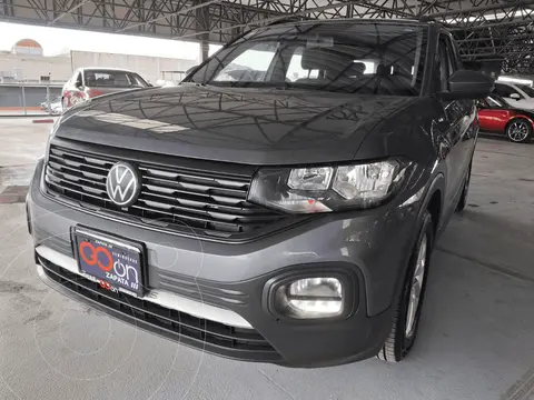 Volkswagen T-Cross Trendline usado (2022) color VWA GRIS PLATINO METALICO precio $300,000