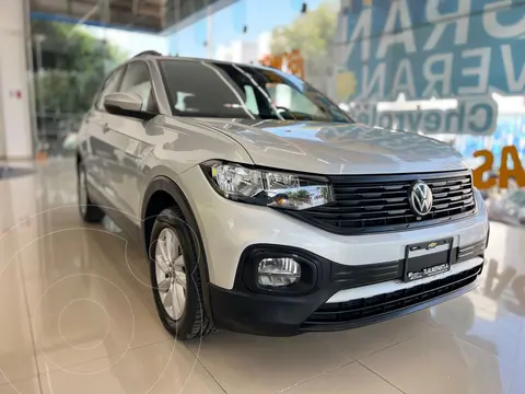 Volkswagen T-Cross Trendline usado (2023) color plateado precio $329,000