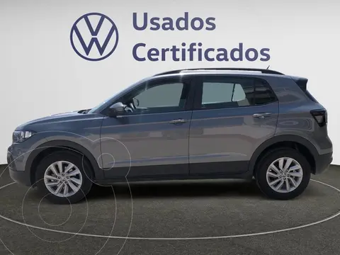Volkswagen T-Cross Trendline usado (2023) color Gris Platino precio $400,900