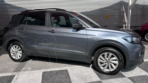 Volkswagen T-Cross Trendline usado (2023) color Gris precio $325,000