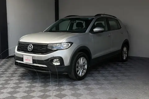 Volkswagen T-Cross Trendline usado (2023) color plateado precio $328,000