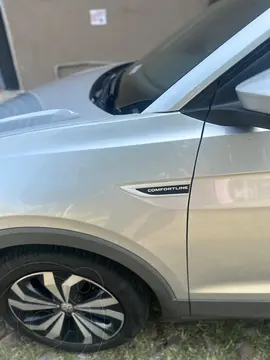 Volkswagen T-Cross Comfortline usado (2021) color Plata precio $333,000