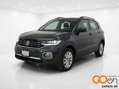 Volkswagen T-Cross Trendline usado (2022) color VWGRIS CARBON STEEL precio $299,000