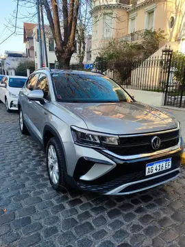 Volkswagen Taos Comfortline Aut usado (2024) color Plata financiado en cuotas(anticipo $5.000.000)