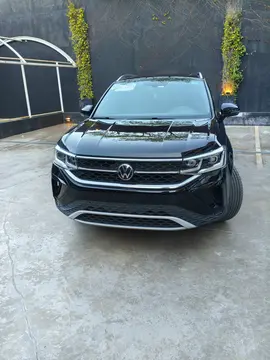 Volkswagen Taos Highline Aut usado (2022) color Negro precio u$s27.000