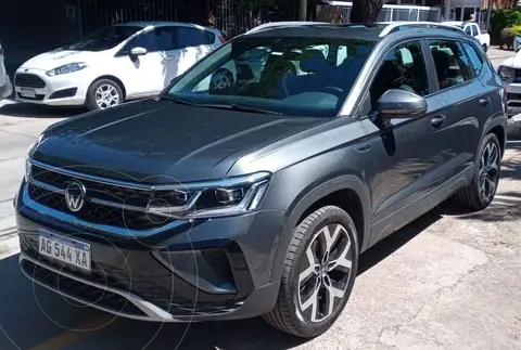 Volkswagen Taos Highline Aut usado (2024) color Gris financiado en cuotas(anticipo $8.000.000)