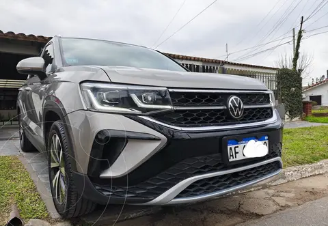 Volkswagen Taos Highline Aut usado (2022) color Gris precio u$s31.000