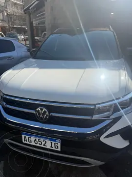 Volkswagen Taos Highline Aut usado (2024) color Blanco financiado en cuotas(anticipo $5.499.999)