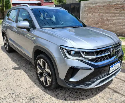 Volkswagen Taos Highline Aut usado (2024) color Gris Indy financiado en cuotas(anticipo $6.999.999)