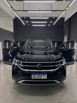 Volkswagen Taos Highline Aut usado (2024) color Negro financiado en cuotas(anticipo $9.000.000)