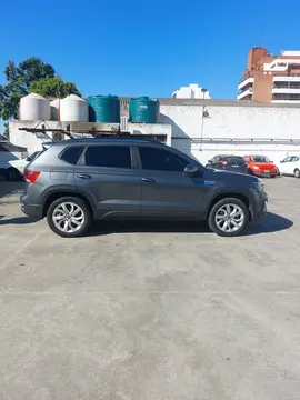 Volkswagen Taos Comfortline Aut usado (2023) color Gris Oscuro financiado en cuotas(anticipo $3.500.000)