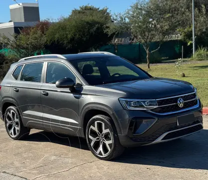 Volkswagen Taos Highline Aut usado (2024) color Gris precio $40.000.000