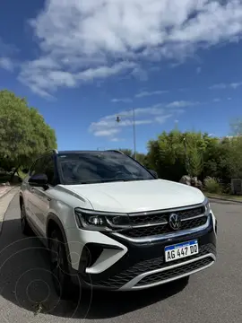 Volkswagen Taos Highline Aut Bitono usado (2024) color Blanco precio $5.999.999