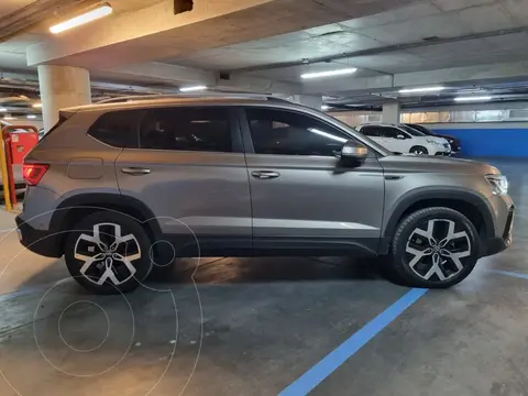 Volkswagen Taos Highline Aut usado (2024) color Gris Indy financiado en cuotas(anticipo $5.000.000)