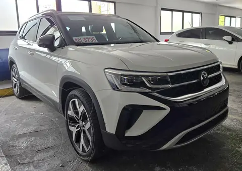 Volkswagen Taos Highline Aut Bitono usado (2025) color Blanco precio u$s39.000